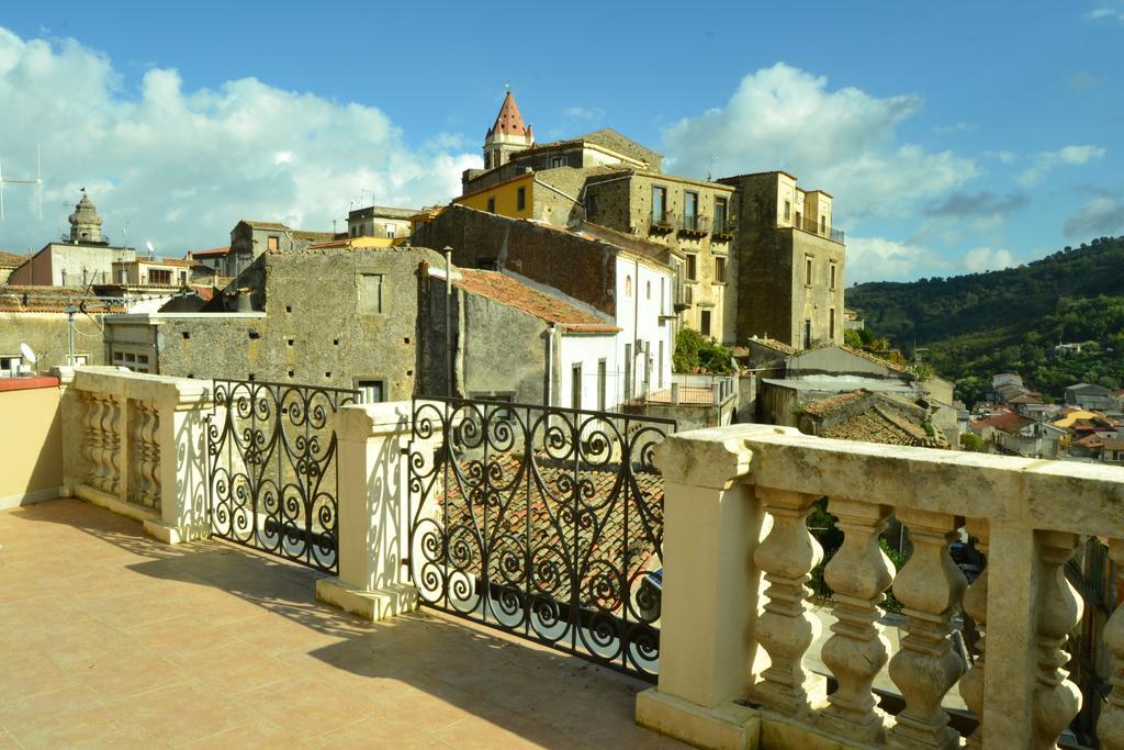 Cento Tari' Guest House Castiglione De Sicilia Exteriör bild